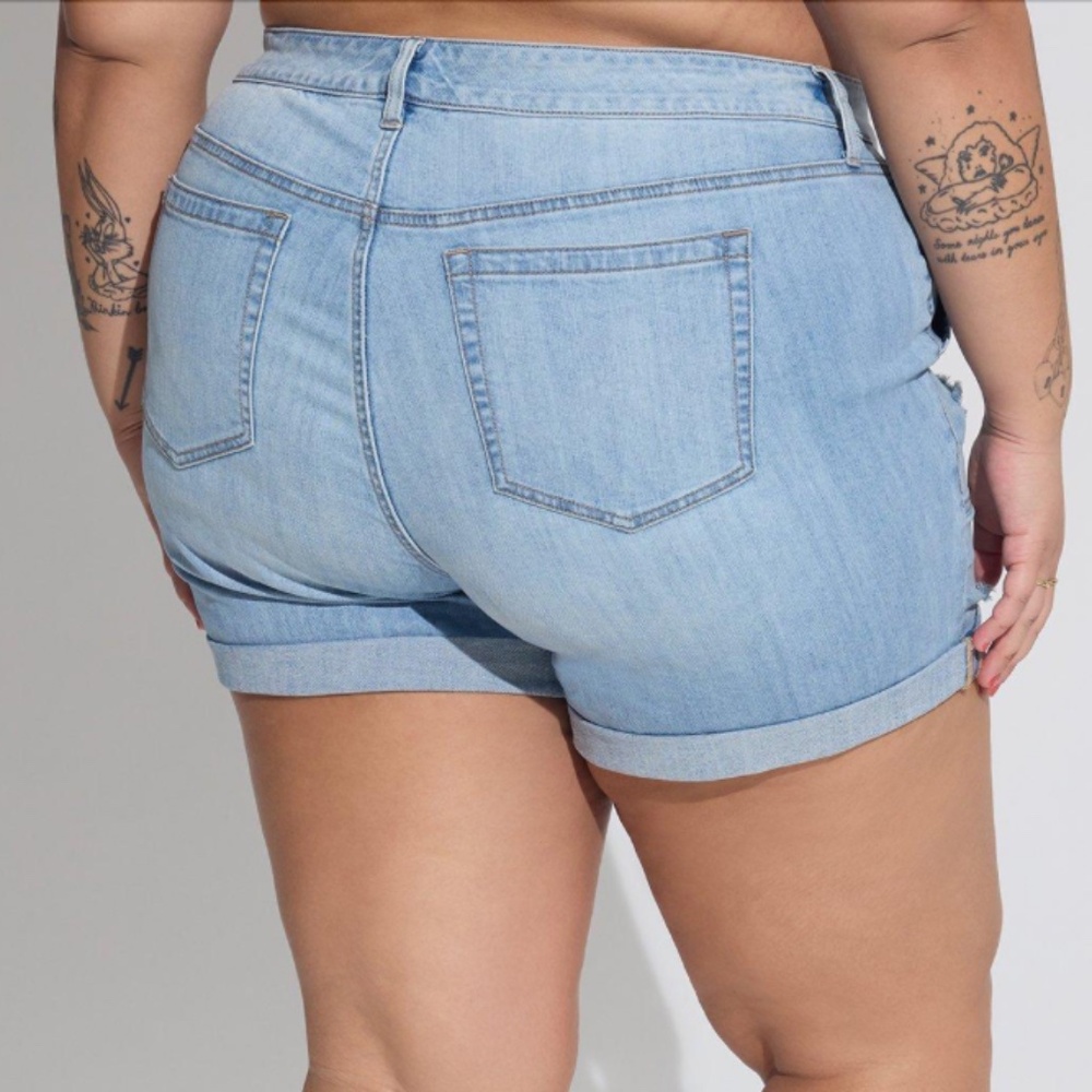 Torrid - 5 Inch Vintage Stretch Mid-Rise Blue Jean Short - Size 24 / 3x - Picture 4 of 9